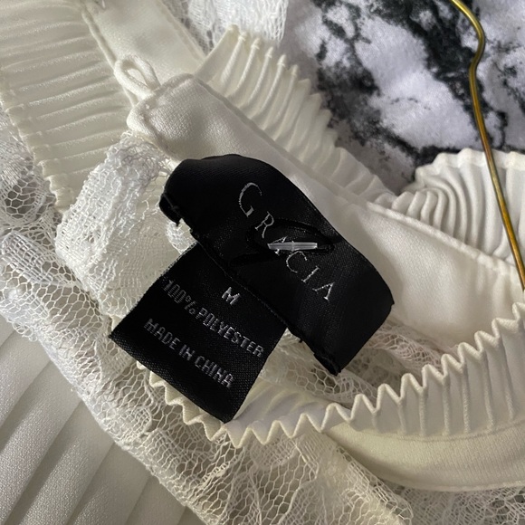 GRACIA WHITE LACE PLEATED BLOUSE - Picture 3 of 3